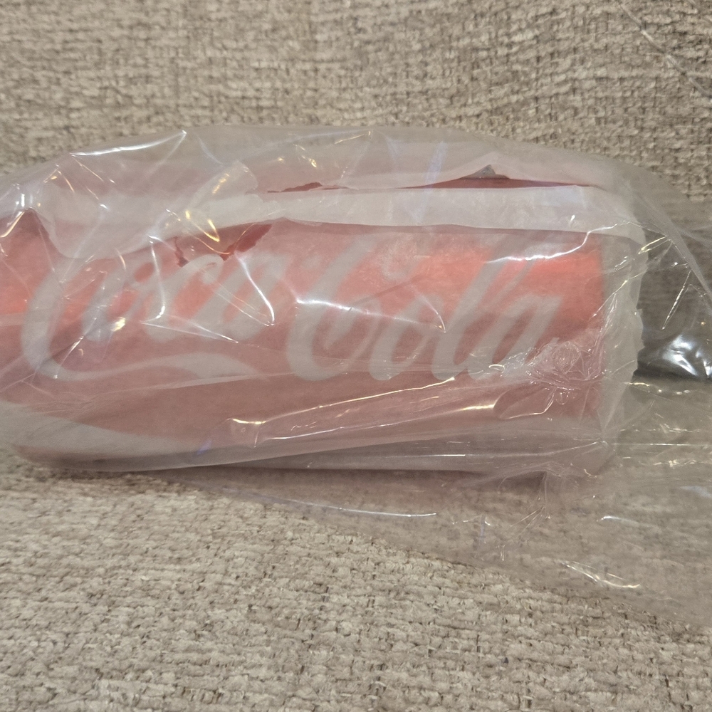 Coca-Cola Red and White Zippered Purses - Picture 12 of 12